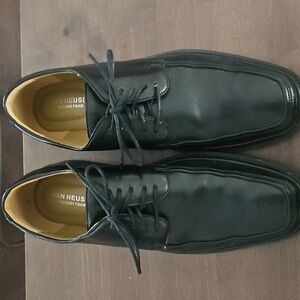 Van Huesen Memory foam dress shoes